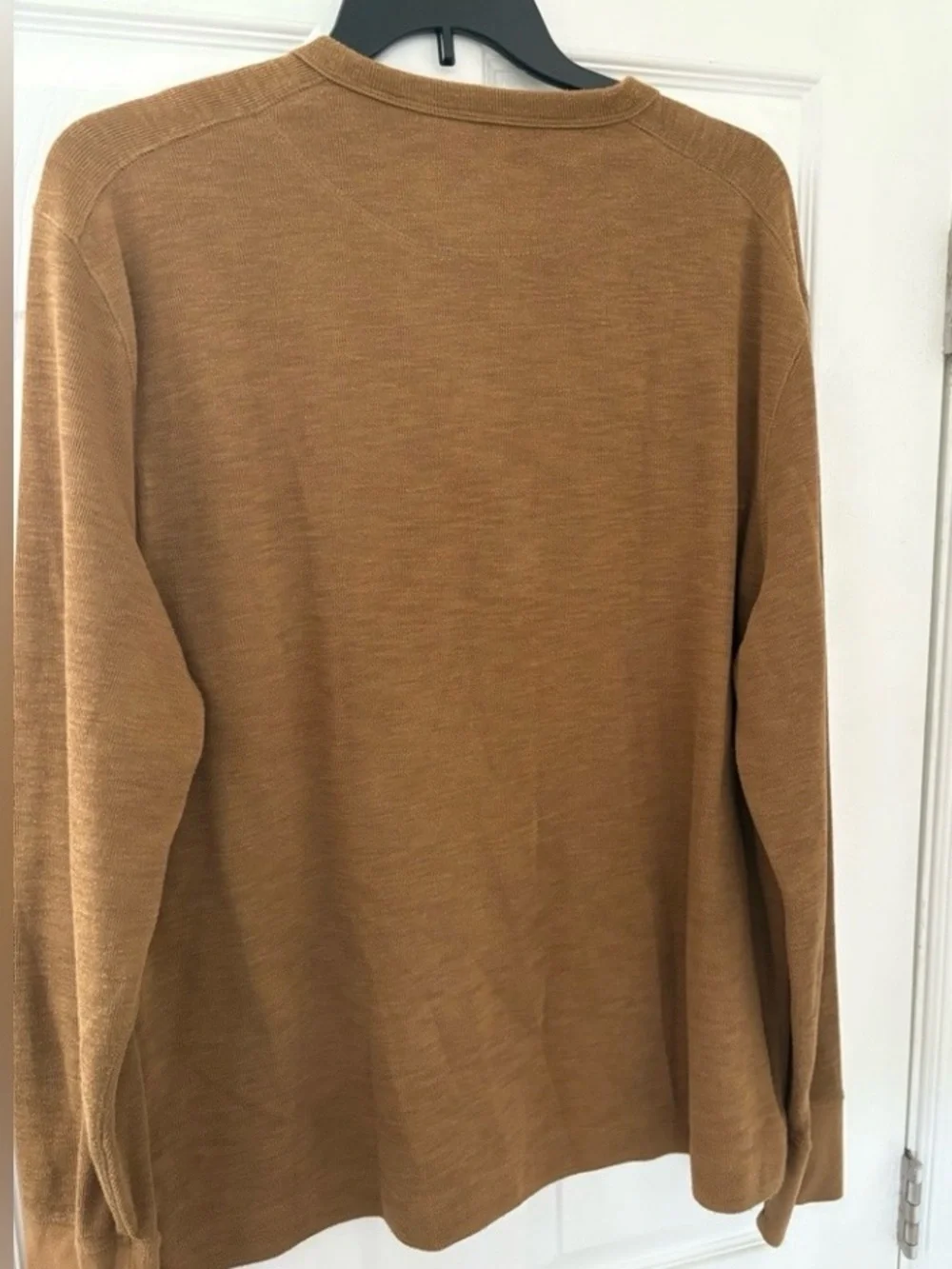 Banana Republic Men's Henley long sleeve shirt